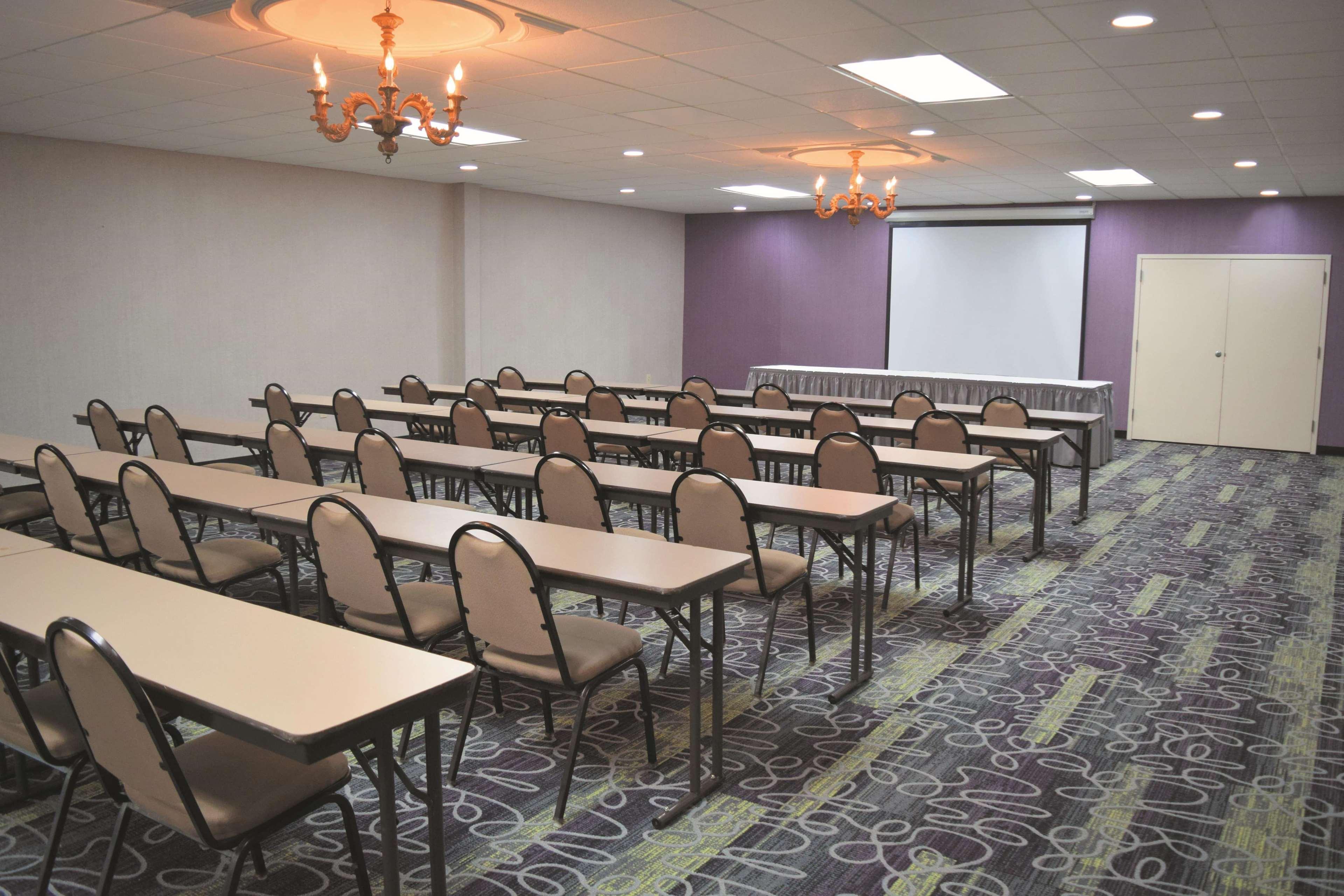 Mainstay Suites Conover-Hickory Экстерьер фото