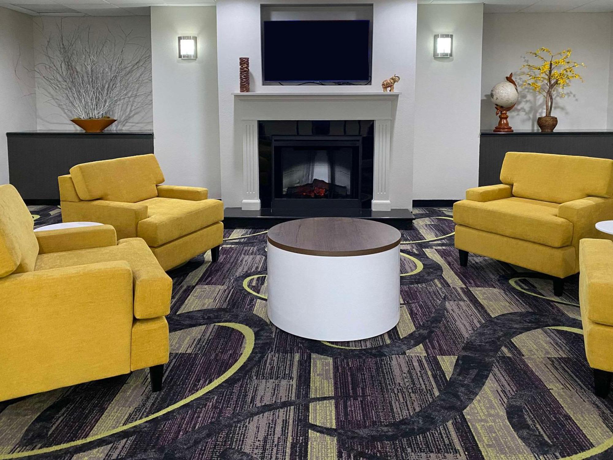 Mainstay Suites Conover-Hickory Экстерьер фото